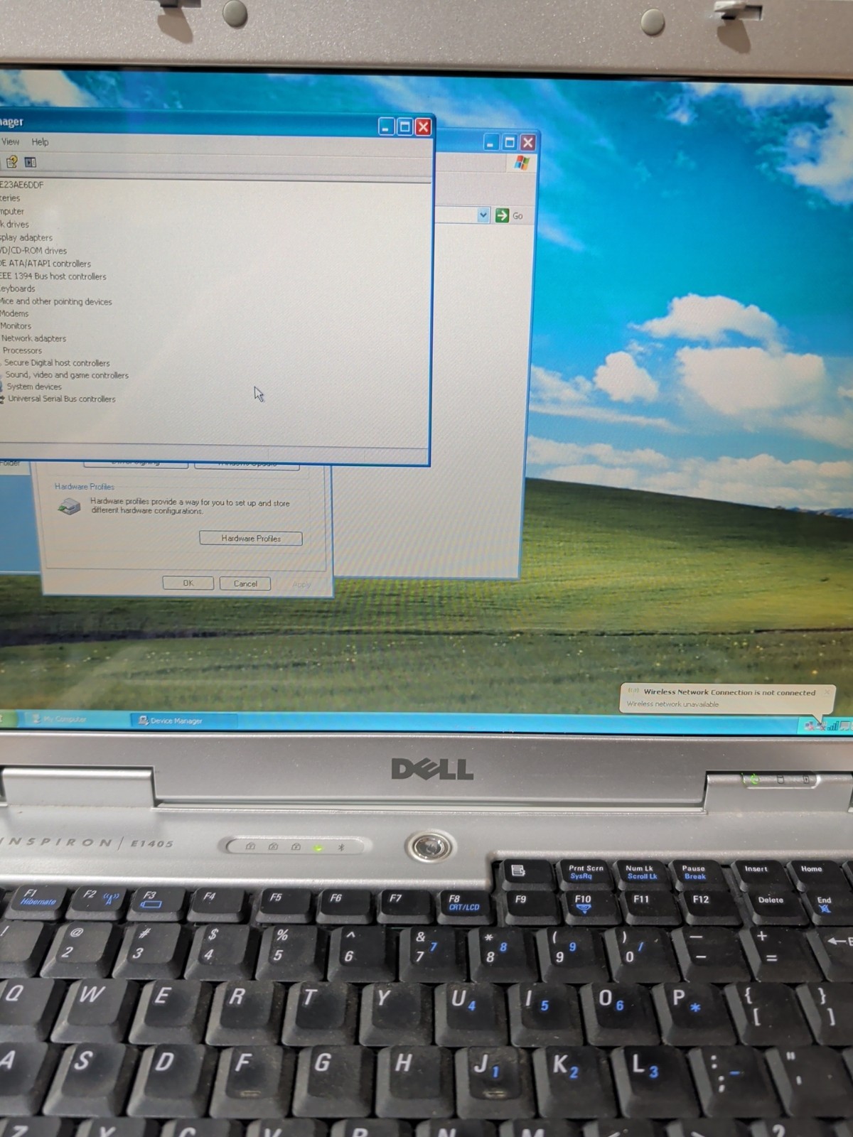 Dell Inspiron E1405 2 GB Ram, 80 GB HDD, 1.6 Ghz C2D Windows XP W/Charger