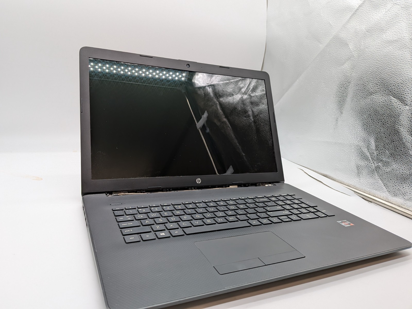 HP 17z-ca100 AMD Ryzen 3 3200u Windows 10 FOR PARTS/REPAIR ONLY!