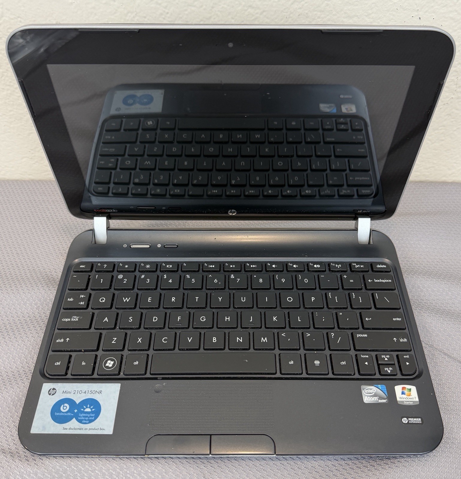 HP Mini 210-4150NR Beats Audio 10.1″ Netbook, Windows 7 – Works, No Power Cord