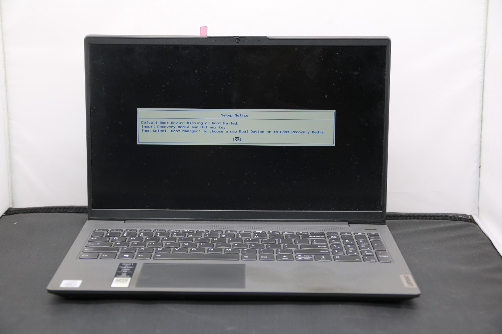 Lenovo IdeaPad 5i 15IIL05 15.6″ – i5-1035G1, No RAM No SSD, Broken Hinge