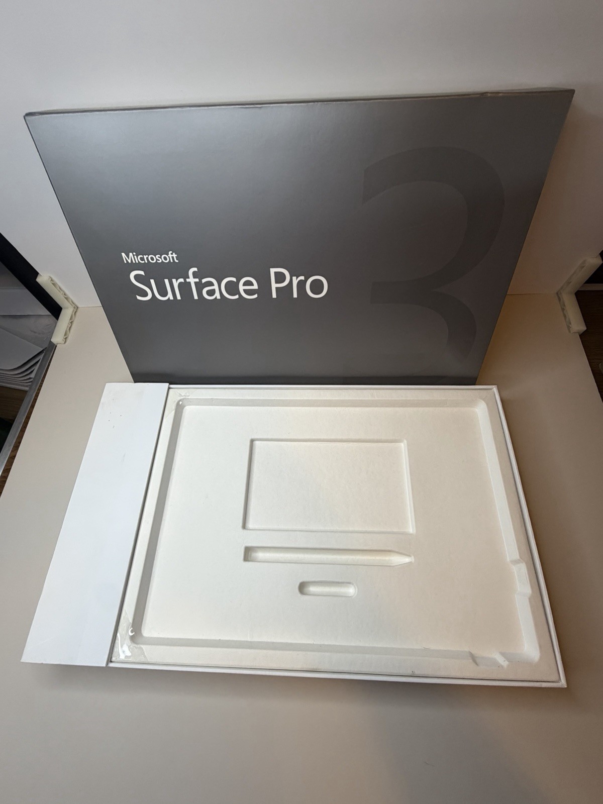 Microsoft Surface Pro 3 13.5″ Touch i3-4020Y 1.50GHz 4GB RAM 64GB SSD W/Keyboard