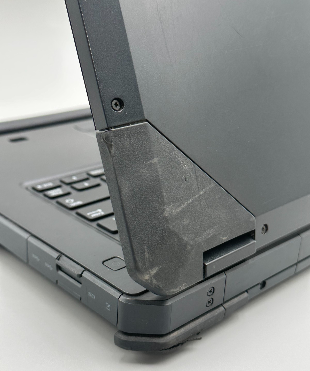 Dell Latitude 14″Rugged 5414 i5-6300U NO SSD/CADD 8GB DDR4 Black Laptop C/READ