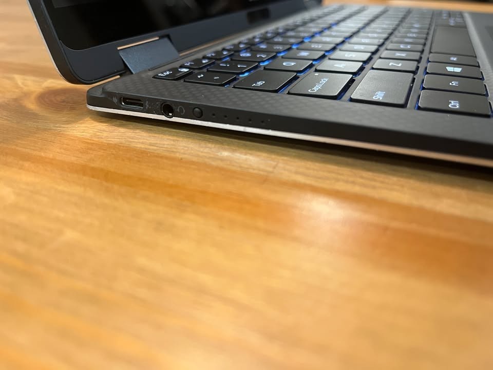 Dell XPS 13 9365 2-in-1 13.3″ FHD TouchScreen Core i7-7Y75 8GB 256GB SSD Win 10