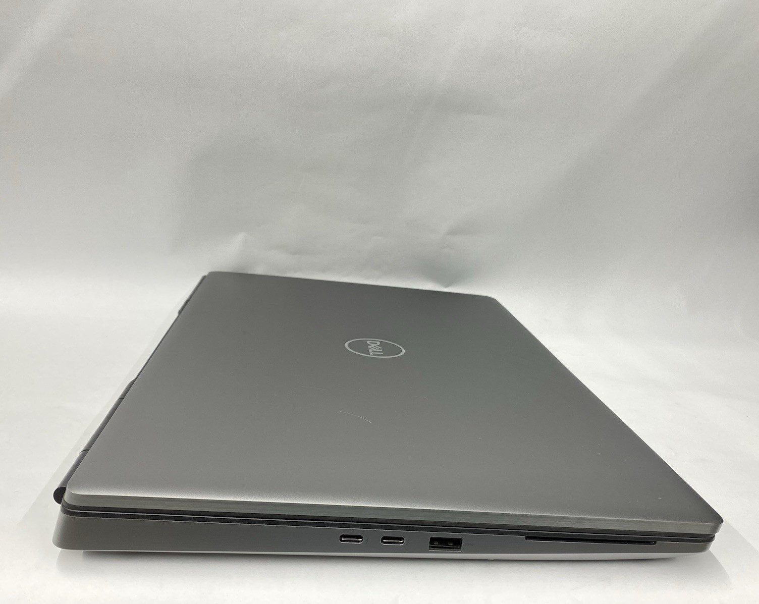 Dell Precision 7750 – Grade B – FHD – i7-10850H – 32GB – 512SSD – W11P