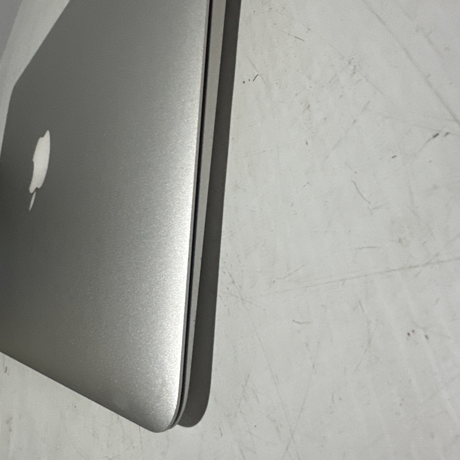 Apple Macbook Air 13″ 2013 Laptop i5-4250u 8gb Ram 251gb SSD High Sierra OS