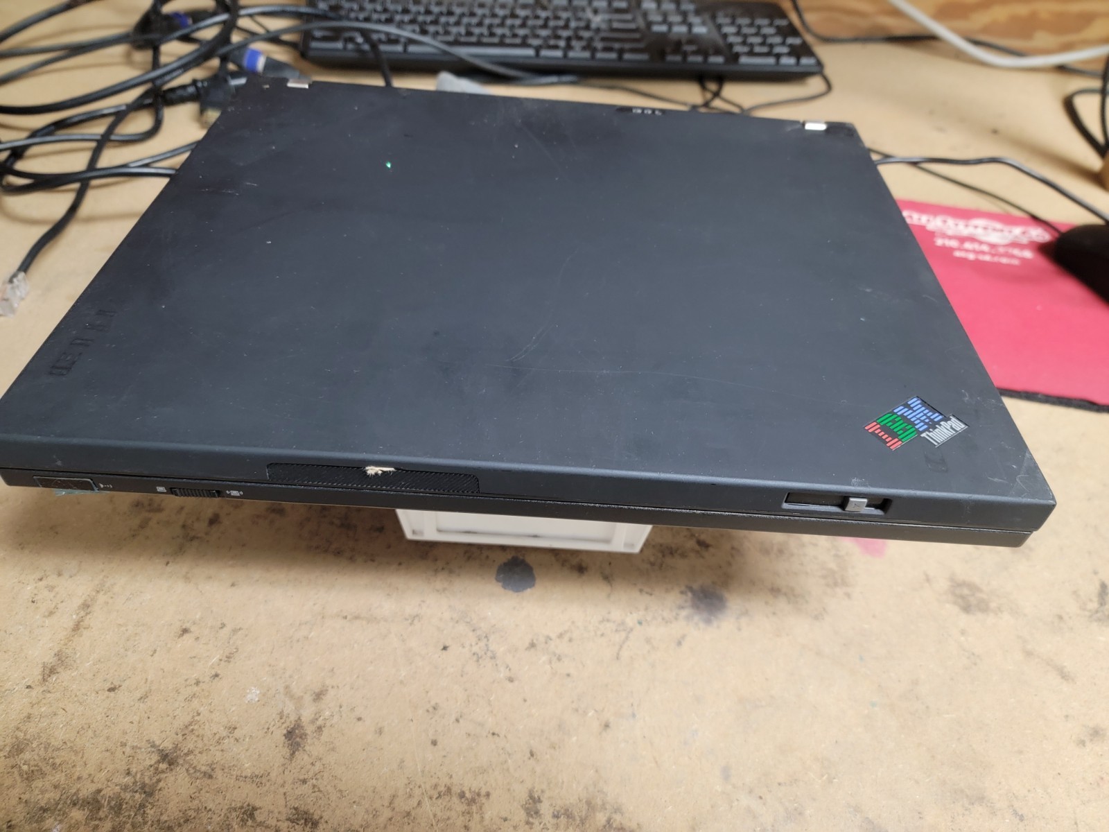 Lenovo T60 LAPTOP – INTEL CORE DUO – 2GB RAM – PARTS ONLY – Broken Screen
