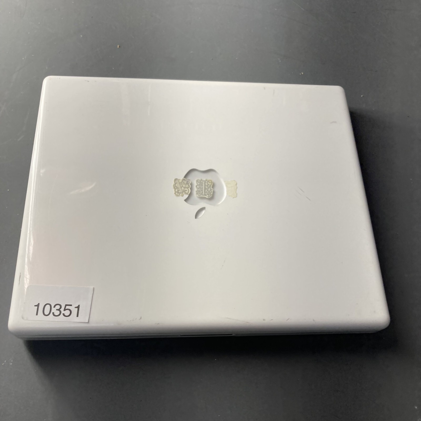 Apple iBook A1054 G4 PowerPC@1.20GHz 1.25GB Ram 30GB HDD OS 109 Battery Cycles