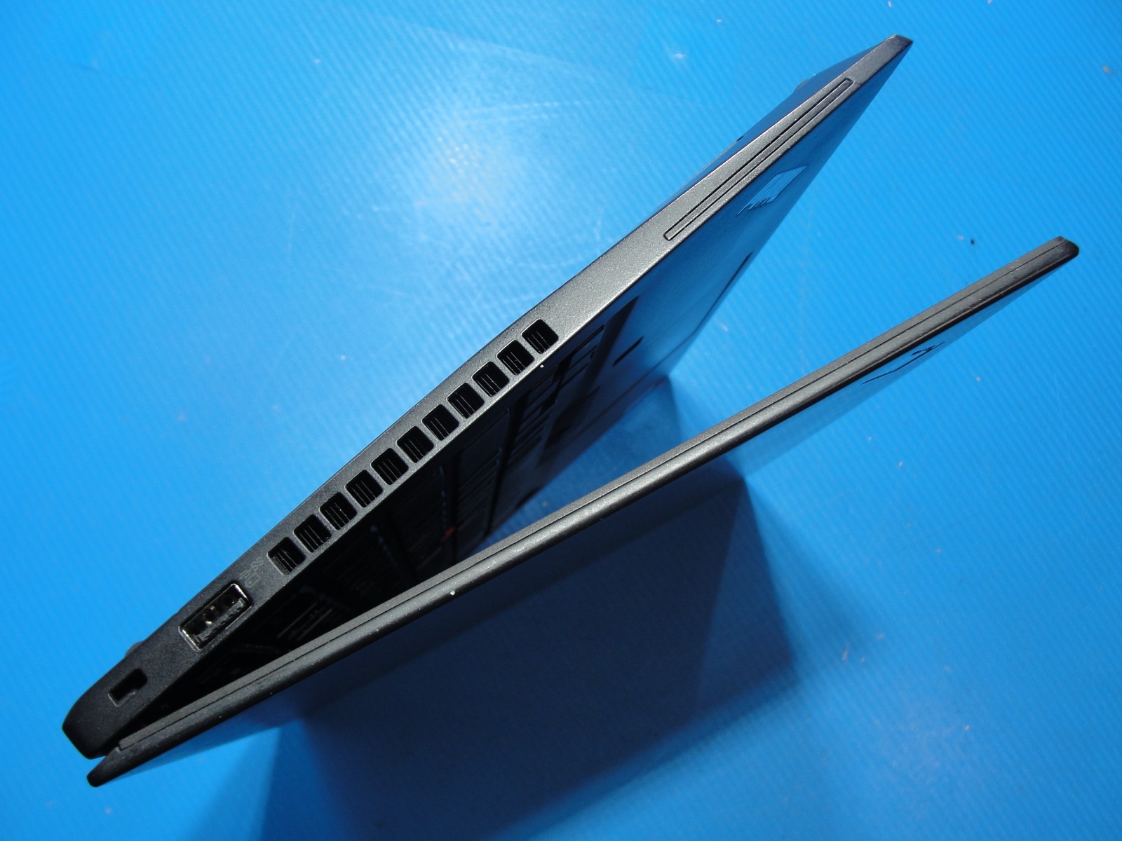 Lenovo ThinkPad T14s Gen 1 14”FHD Intel Core i5-10210U 1.6GHz 8GB RAM 512GB SSD