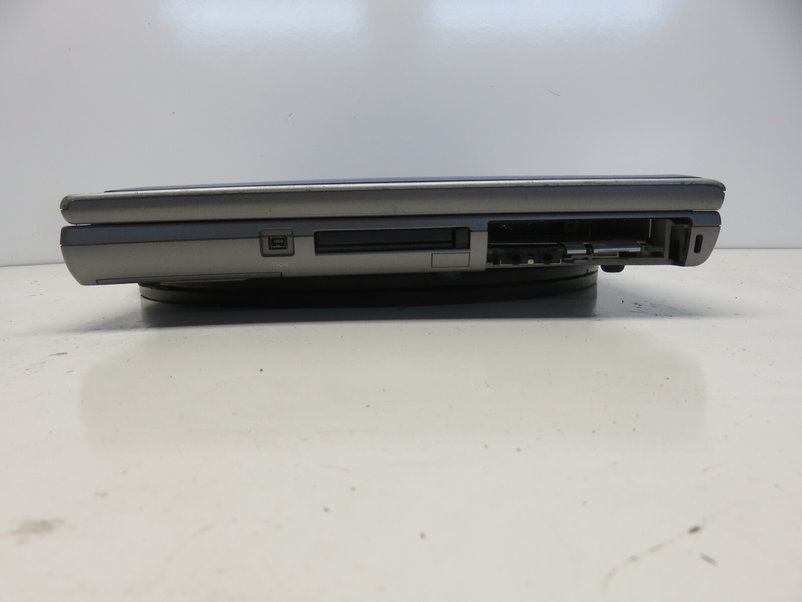 Dell Inspiron 8600 Pentium M 1.7GHz 512 MB NO HDD No Batt