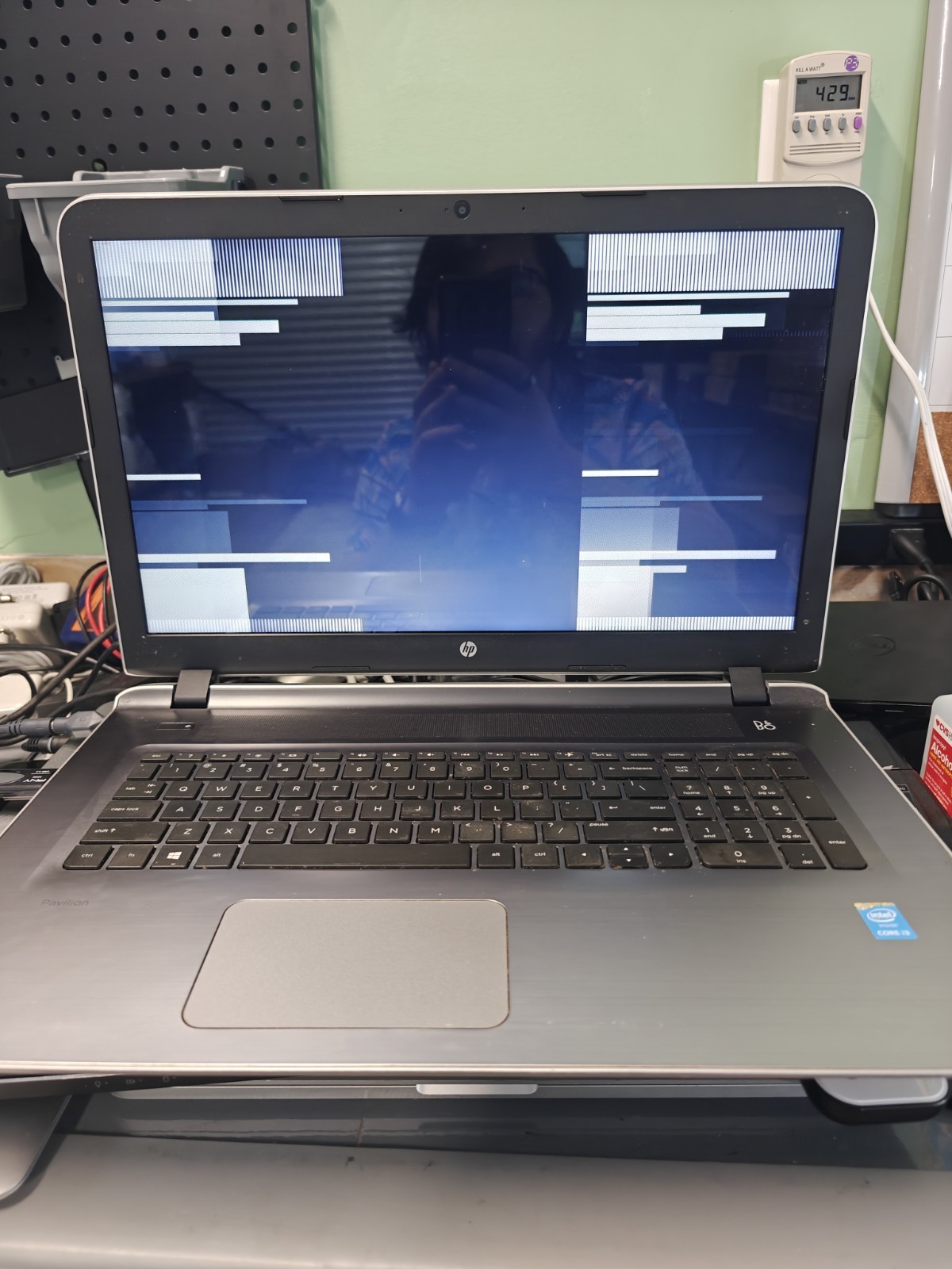 Hp 17-g161us Laptop For Parts Bad Screen/Won’t Boot See Pics