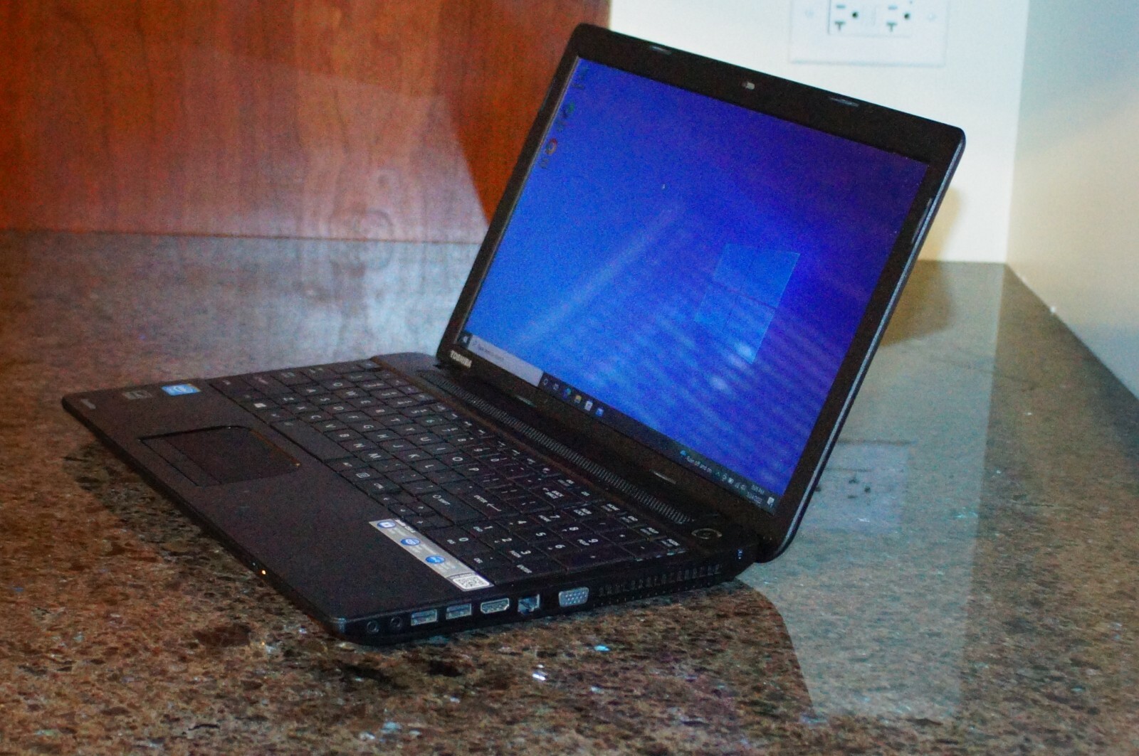 Toshiba C55 1.80GHz 4GB RAM 500GB HDD Updated to 20H2 Version Windows 10PRO