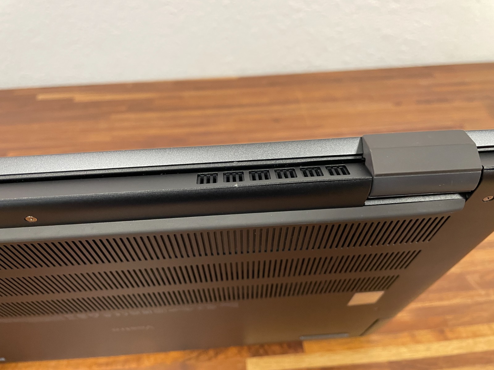 Dell Vostro 7620 16″ i7-12700H 16GB RAM 1TB SSD RTX 3050 Ti Win 11 Pro