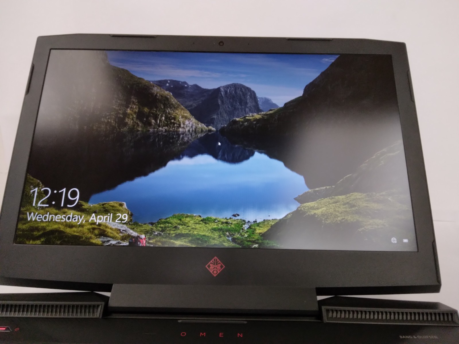 HEWLETT PACKARD OMEN 17-AN179WM Gaming Laptop i7-8750H CPU 2.20ghz 16gb