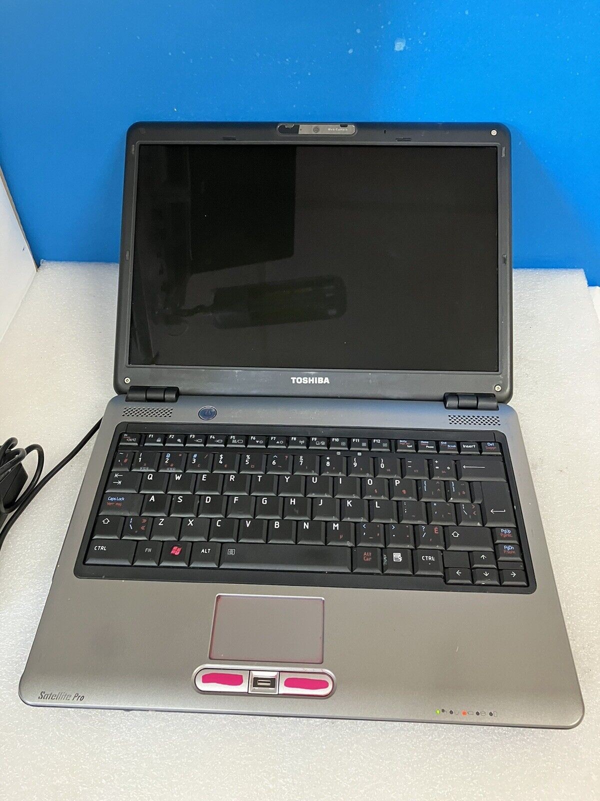 Toshiba Satellite Pro U400 13.3″ Laptop C2D T5870 3GB RAM, 300GB Windows XP SP3