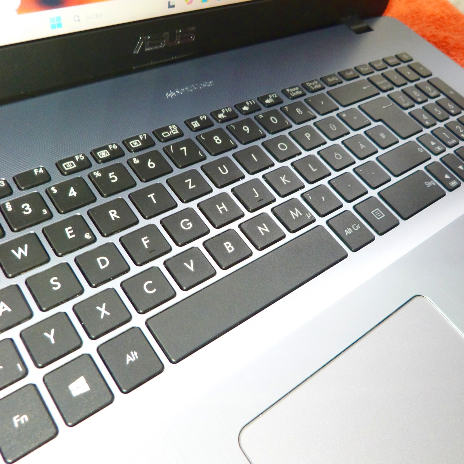 XXL LOT Asus F705 Vivo UltraBook 17″ HDPLUS l SSD Windows 11 l USBC HDMI