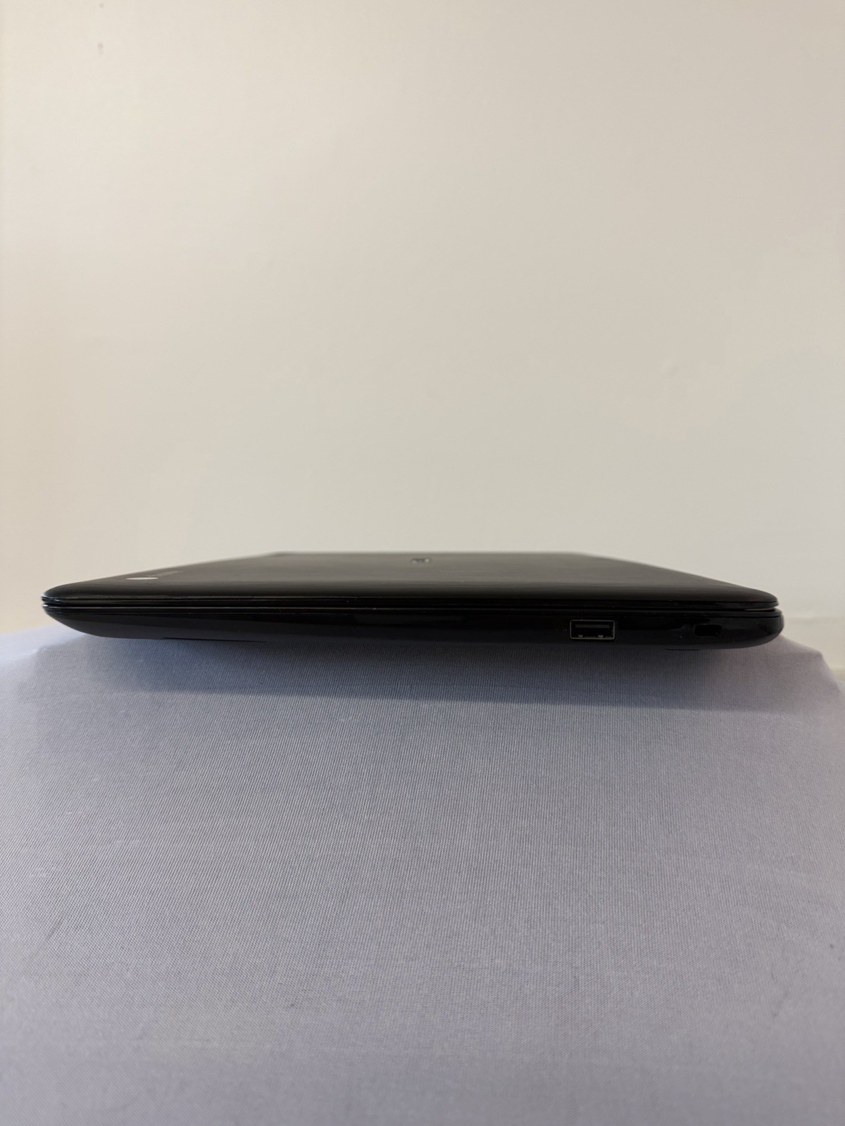 Asus Chromebook C300MA-DH02 Laptop – Good Screen-Intel Celeron N2830-Read Des