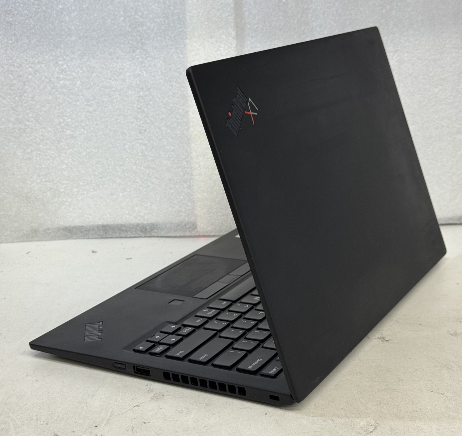 Lenovo ThinkPad X1 Carbon Gen 8 14″ i7-10510U 1.70GHZ 16GB RAM 1TB SSD #TP48