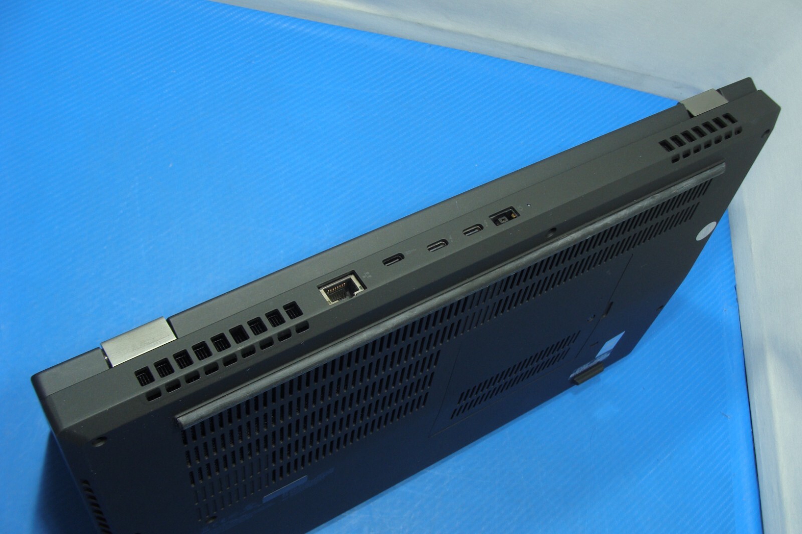 Lenovo ThinkPad P15 Gen 1 15.6″FHD i5-10400H 2.6GHz 16GB 512GB T1000 Win 11 Pro