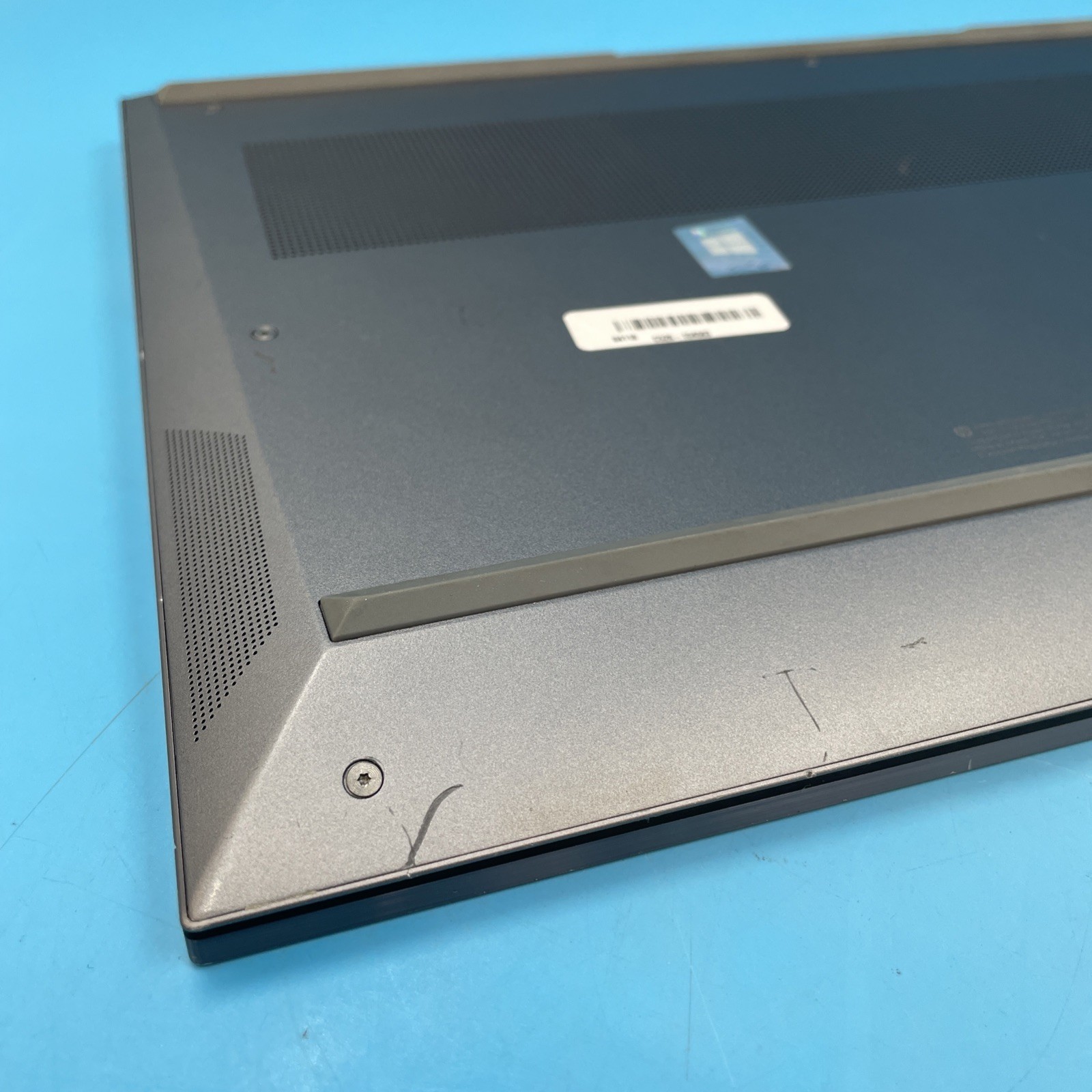 HP ZBook Studio G8 | i7-11850H | 32GB RAM | 256GB SSD | A2000 | WIN 11 PRO | 89%