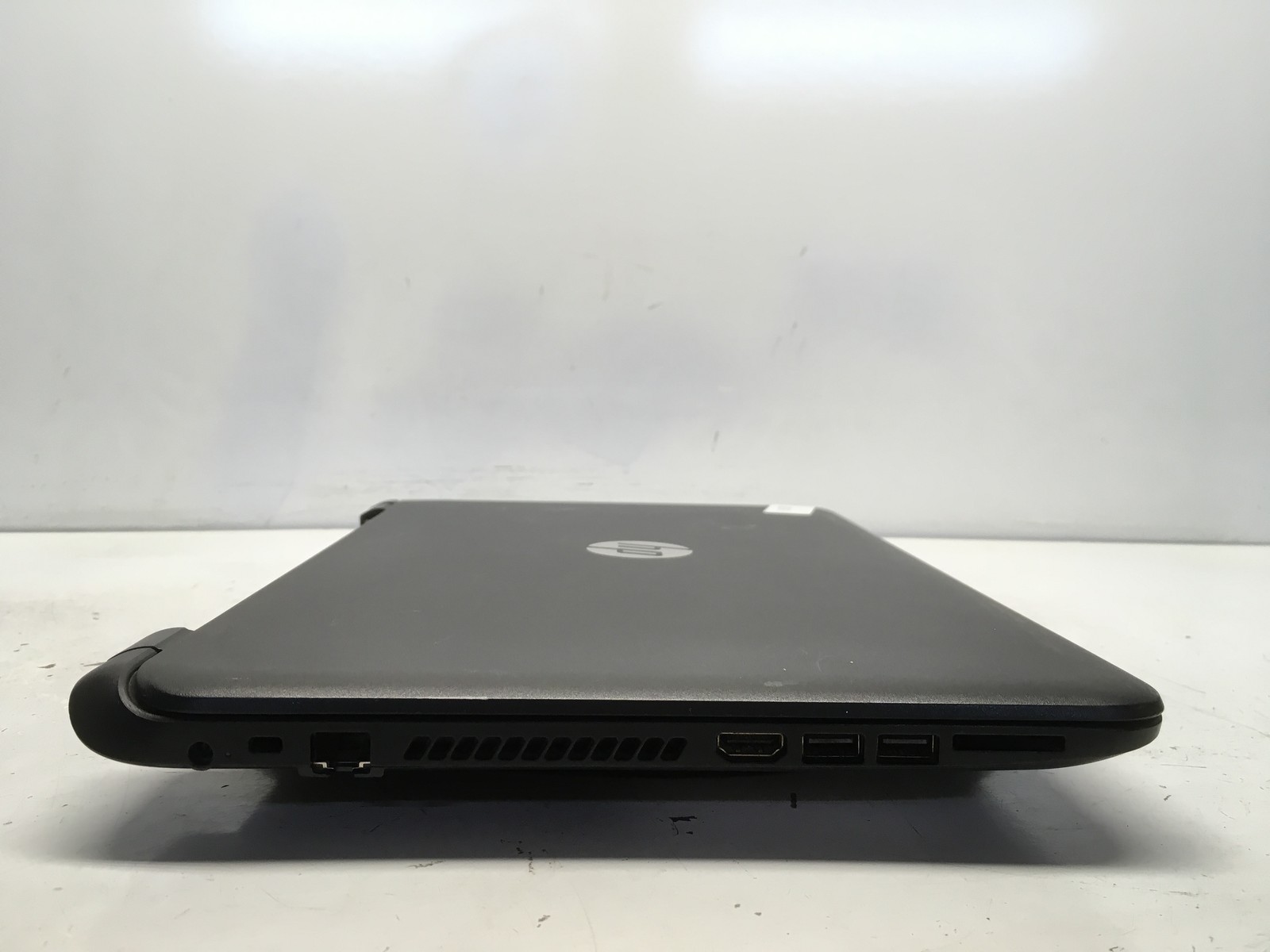 HP 15-F211WM Intel Celeron N2840 2.16GHz 4 GB NO HDD No Batt