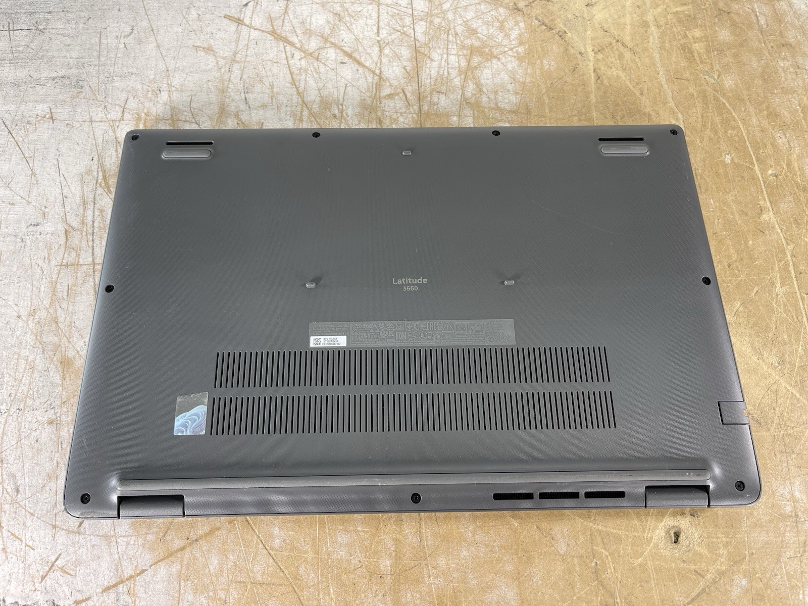 DELL LATITUDE 3550 i7-1355U @ 1.20GHz, NO RAM/NO HDD/OS – (FOR PARTS)