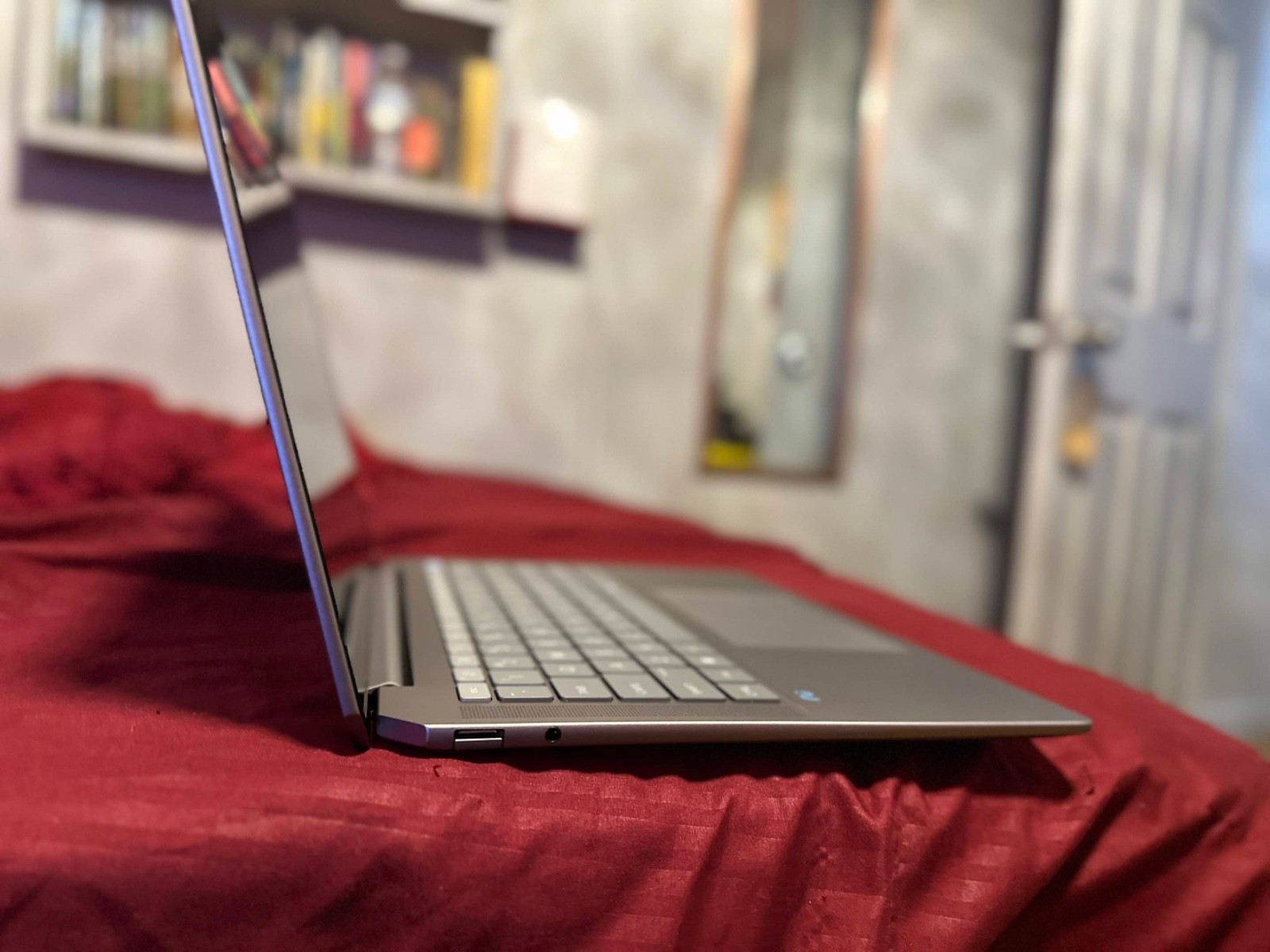 HP OmniBook Ultra CoPilot+ PC Laptop 32 GB RAM 2 TB SSD AMD Ryzen AI 9 HX 375 2k