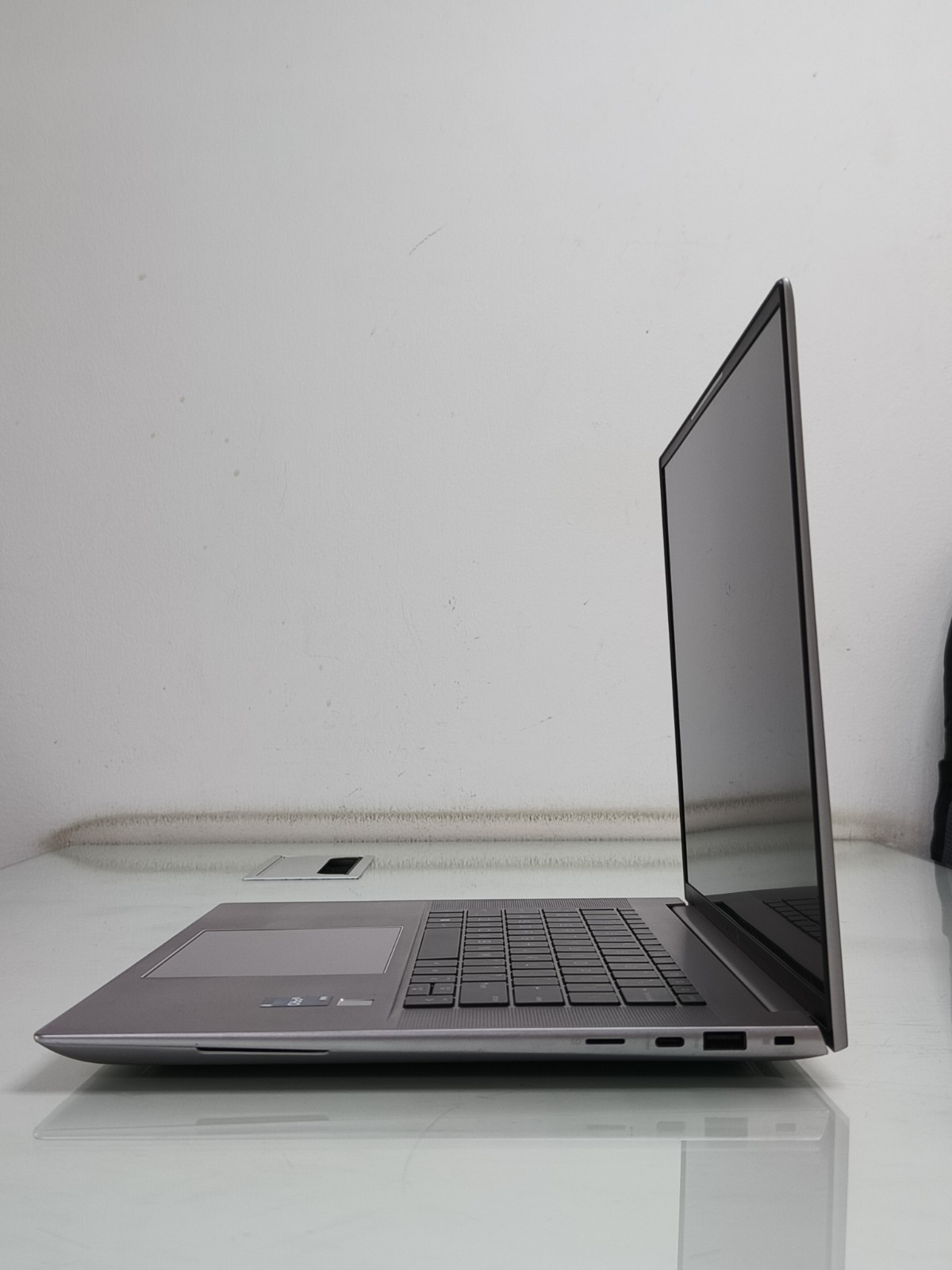 HP ZBook Studio G10 i7-13700H 32GB RAM 512GB SSD 16″ WUXGA Win11 Very Good