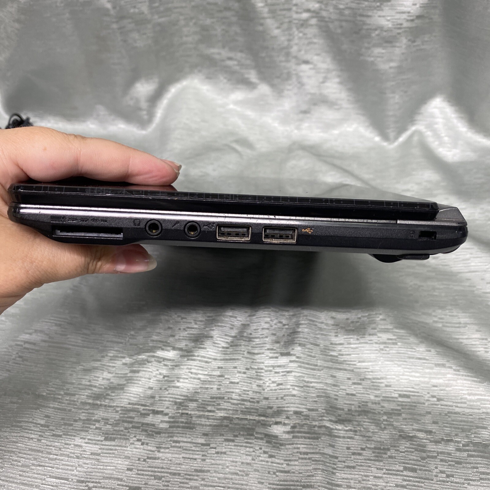 Gateway LT2104u Netbook NAV50 Intel Windows 7￼*((Needs Battery Or For Parts)) *