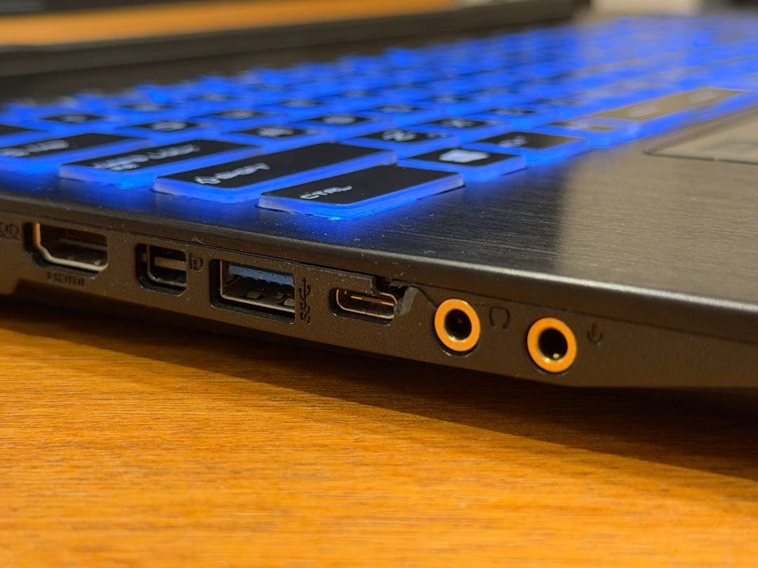 MSI WE63 8SJ Laptop i7 16GB 512GB SSD 1TB HDD Quadro P2000 Full HD Win10 Pro