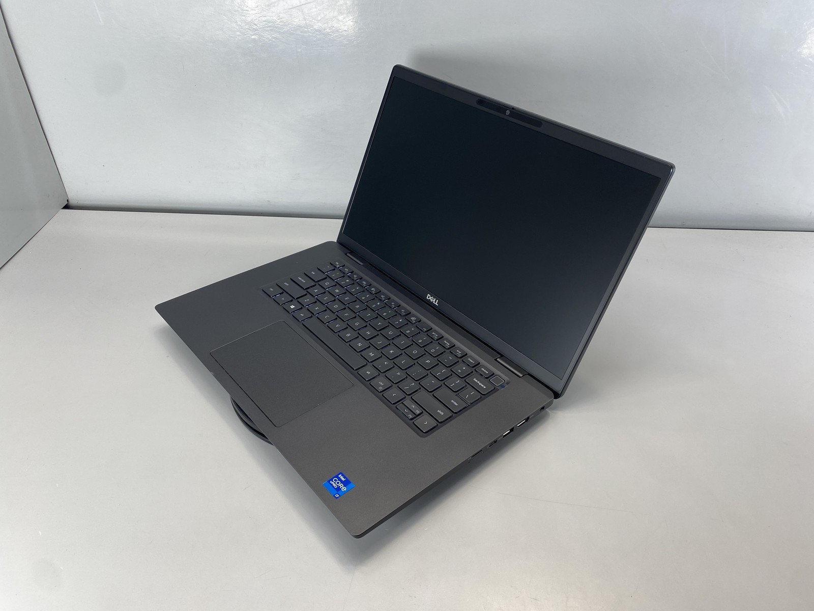 Dell Latitude Laptop 7520 15.6″ Intel Core i7-1185G7 256GB – Black
