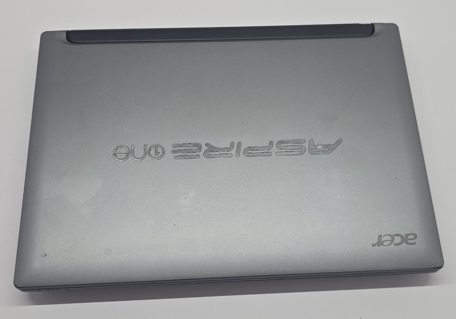 Acer Aspire One D260 10.1″ Silver Netbook Intel Atom 1GB RAM 60GB HDD NO OS