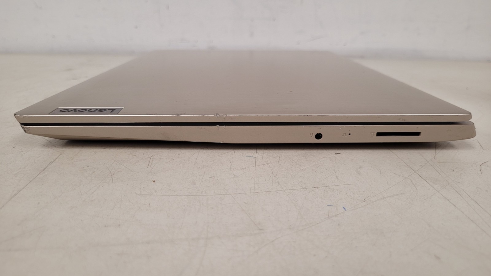Lenovo IdeaPad 3 15IML05 15.6″ pentium 6405u 2.4ghz 8gb ram 250gb ssd PF29F3BW