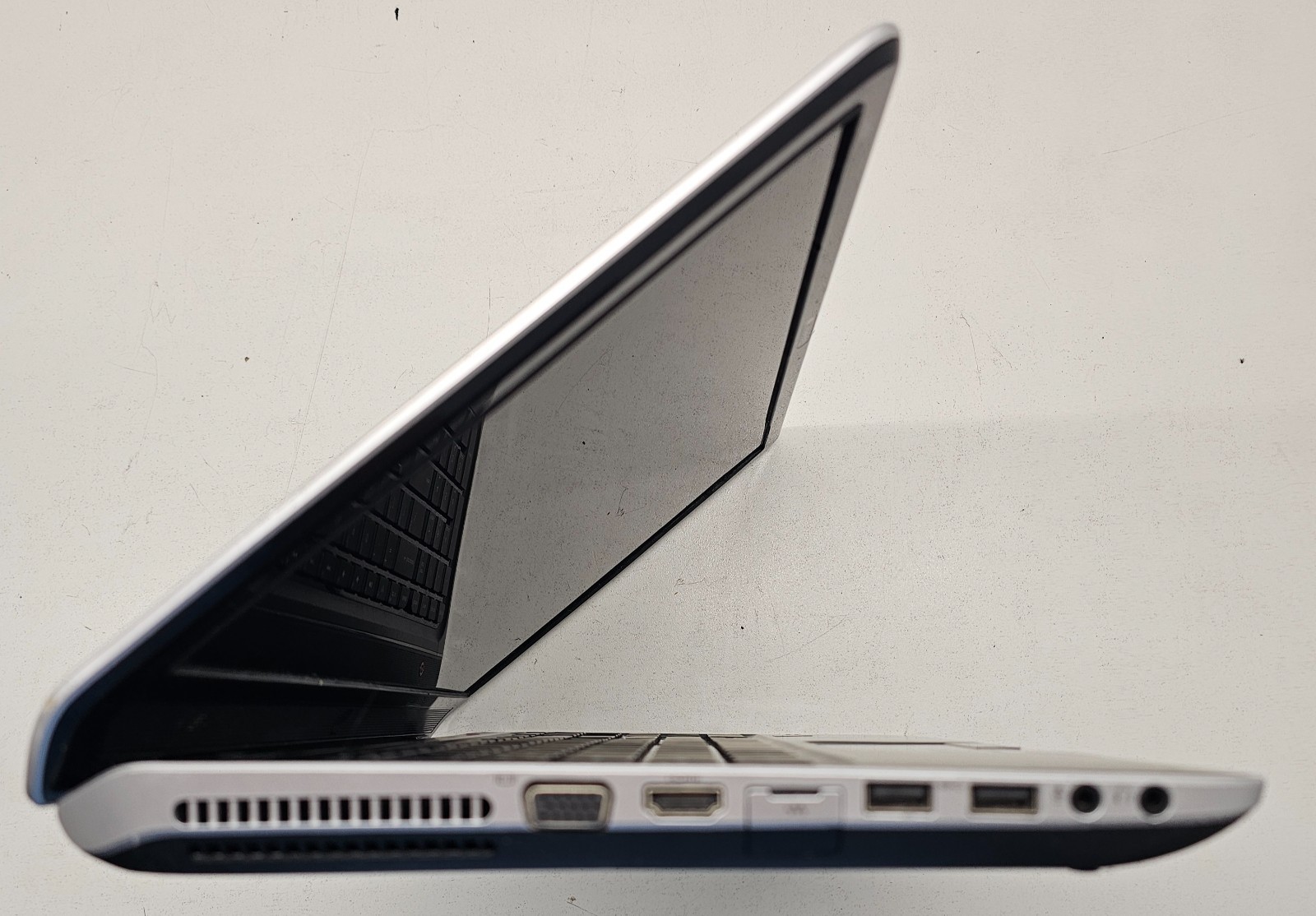 HP Envy dv6-7210us 15.6″ Laptop AMD A8-4500M 6GB Ram NO HD/OS (FL)