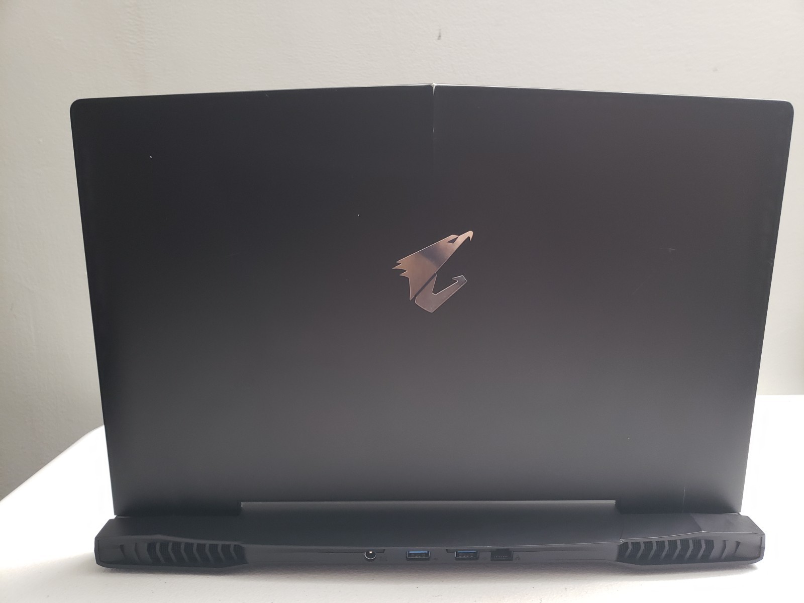 AORUS X5X7 i7-7820HK 2.90Ghz 16Gb DDR4 256Gb Nvme SSD 8GB GTX 1070 GPU 15.6″ LED