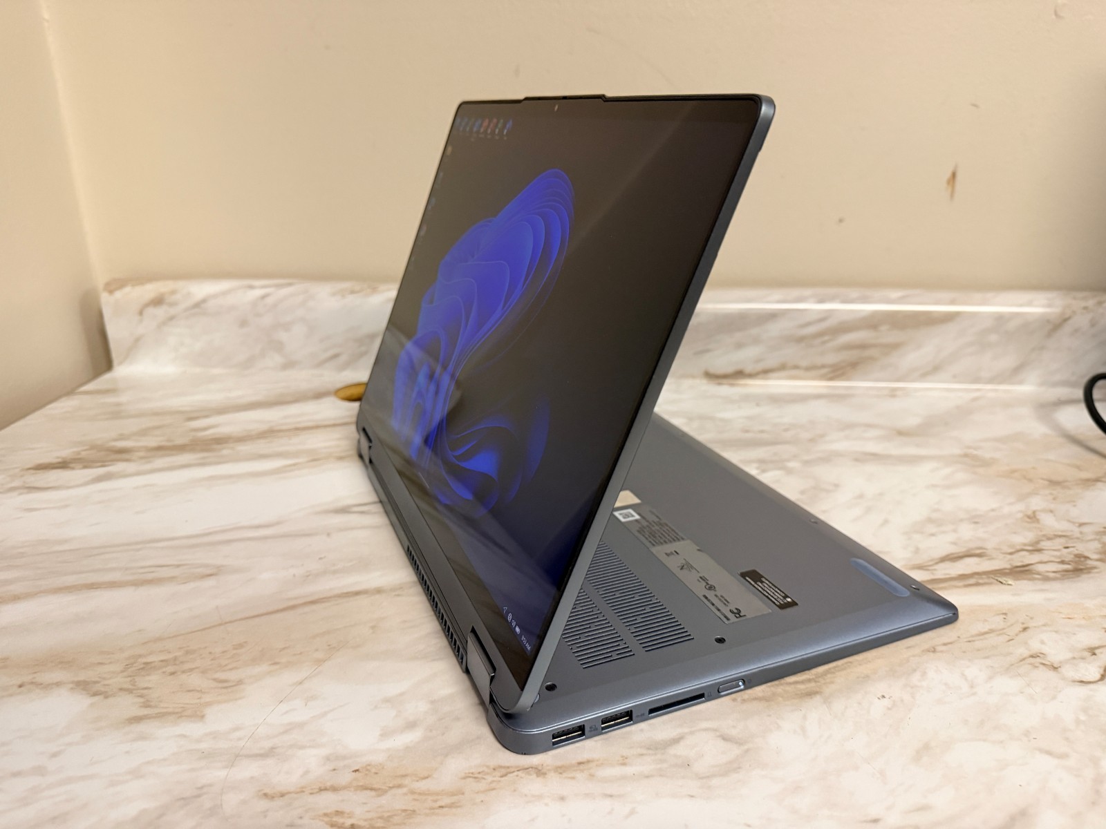 Lenovo Flex 7i 2.2K Touch 2-in1 Laptop Intel Core i7-1355U 16GB Ram 1TB SSD W11P