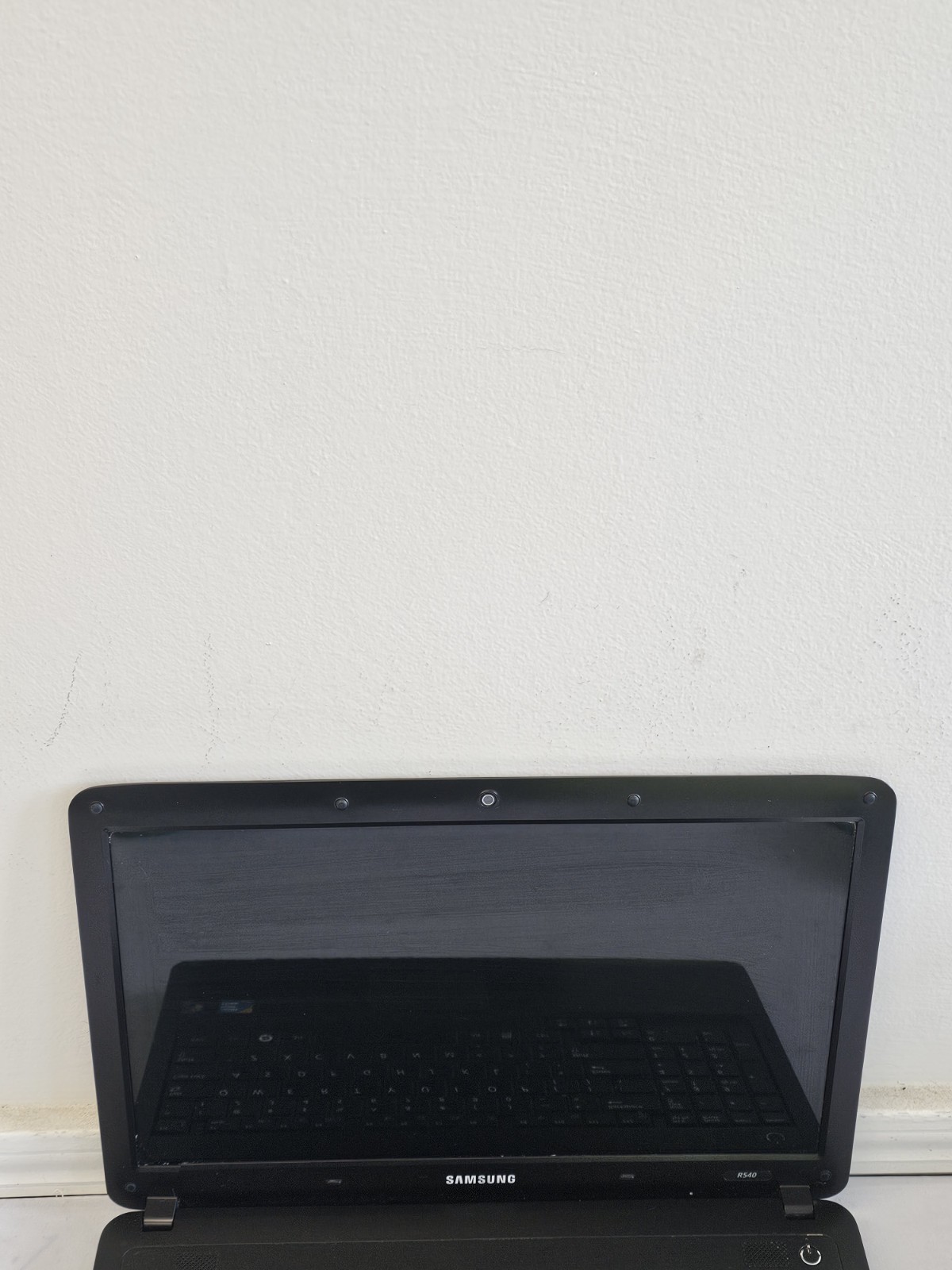 Samsung NP-R540 Laptop – Intel i3-M380 – 3GB RAM – 320GB HDD – Windows 10