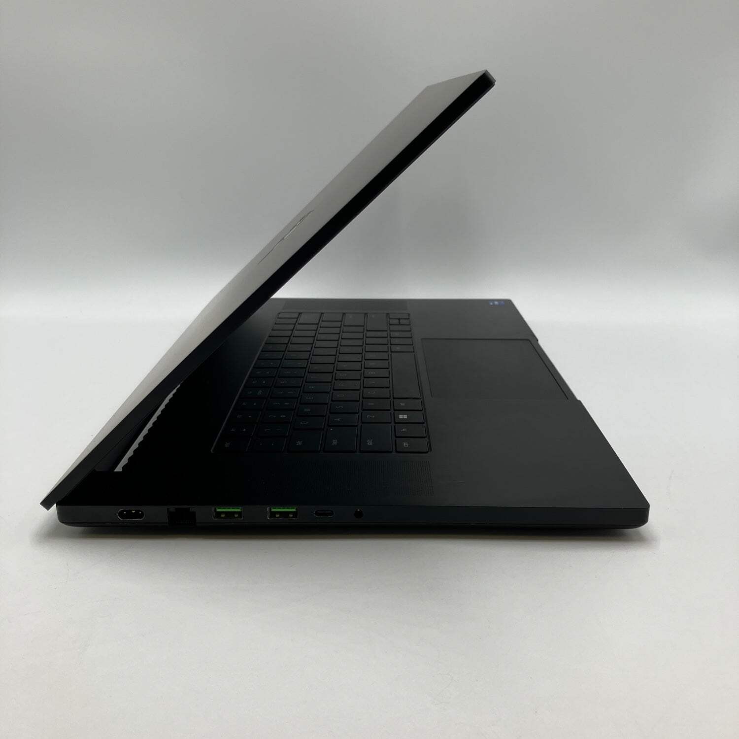 Razer Blade 17 RZ09-0423 17.3″ i9-12900H 16GB RAM 1TB SSD GeForce RTX 3070 Ti