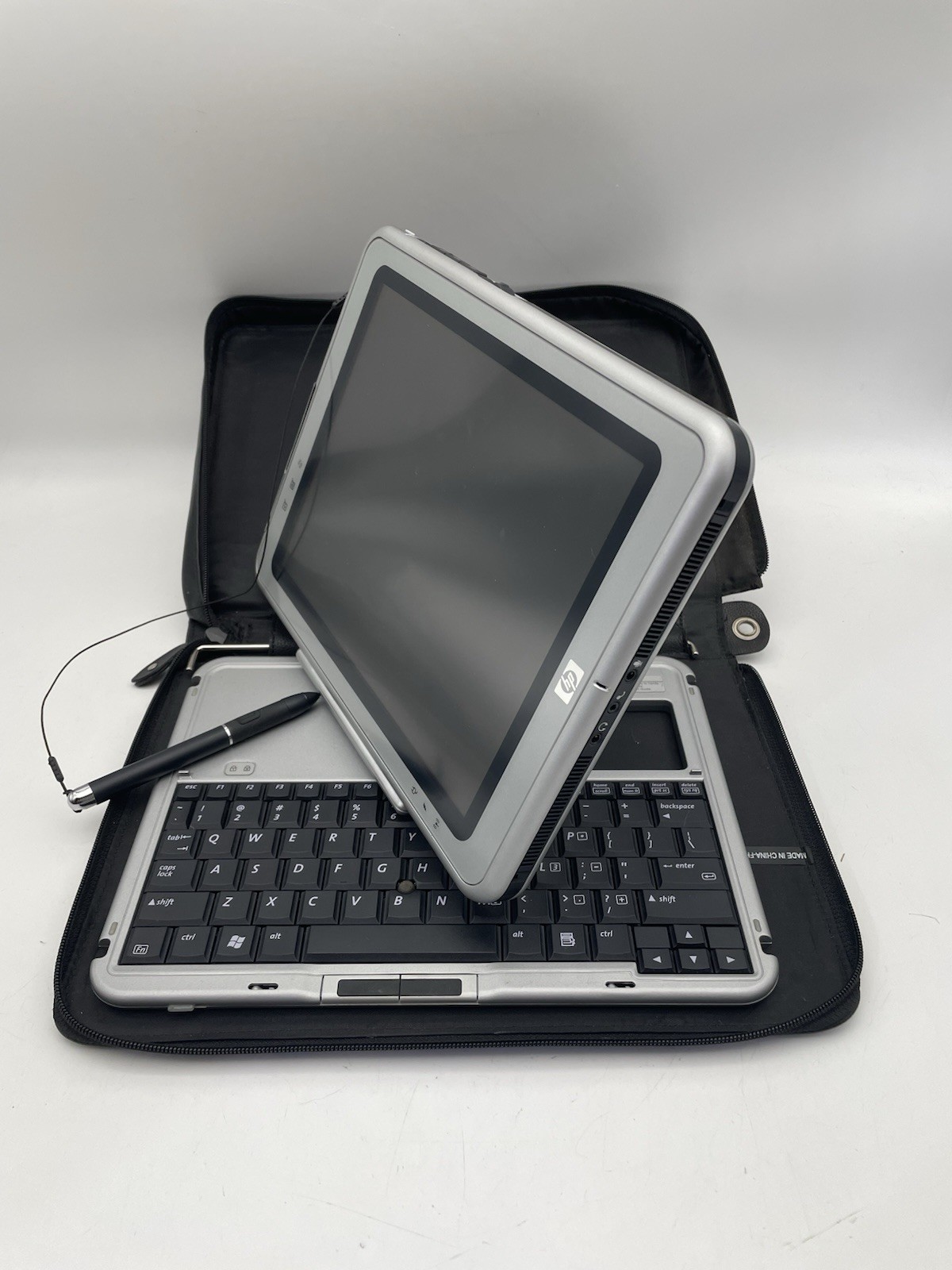 HP TC1100 Windows XP Tablet 1.00GHz w/ Pen , Keyboard Dock and Case