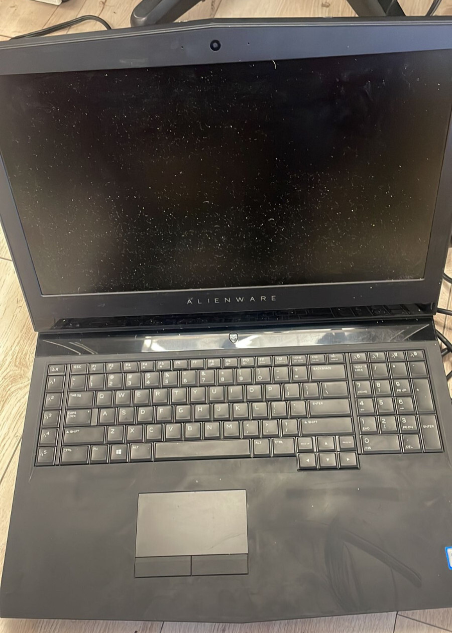 Alienware 17 R5 P31E002 17″ Core i7 8th Gen 2.20Ghz NO RAM NO HDD -SOLD Parts