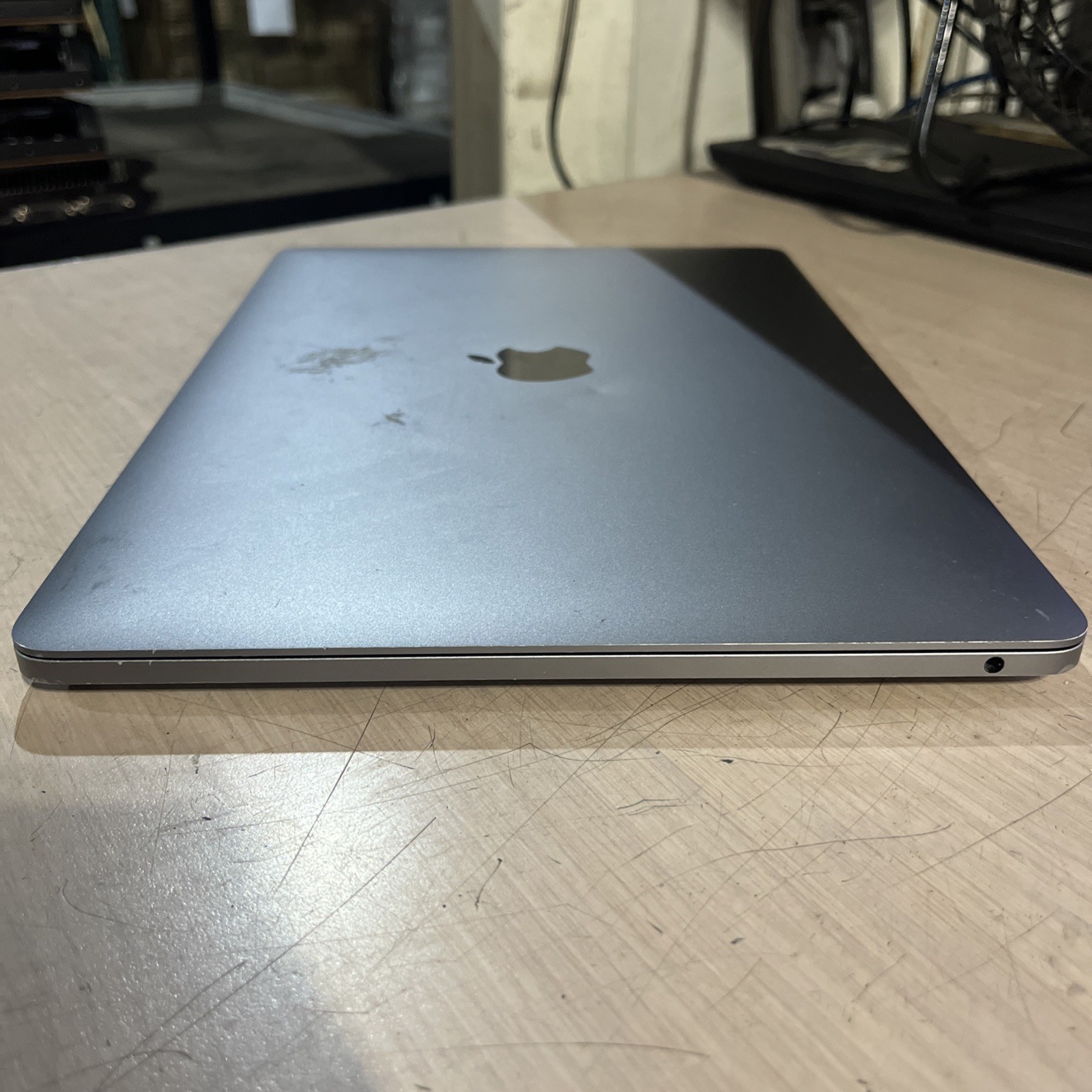 APPLE MACBOOK PRO “M2″ 8 CPU/10 GPU 13” 3.49GHZ 9GB RAM NO HD