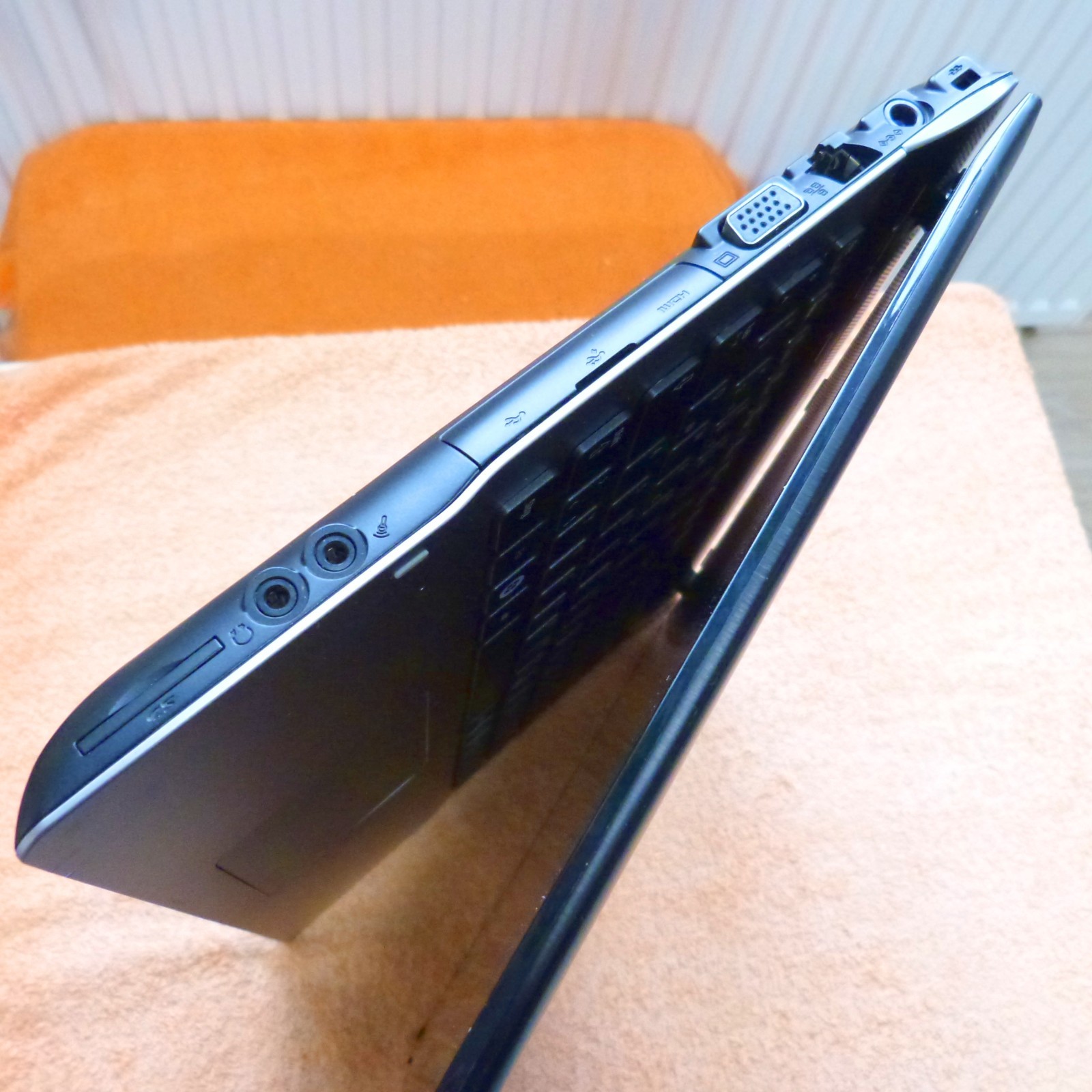 Samsung QX412 14″ METAL Netbook l Windows 11 l SSD NEW l 10GB RAM TURBO i5