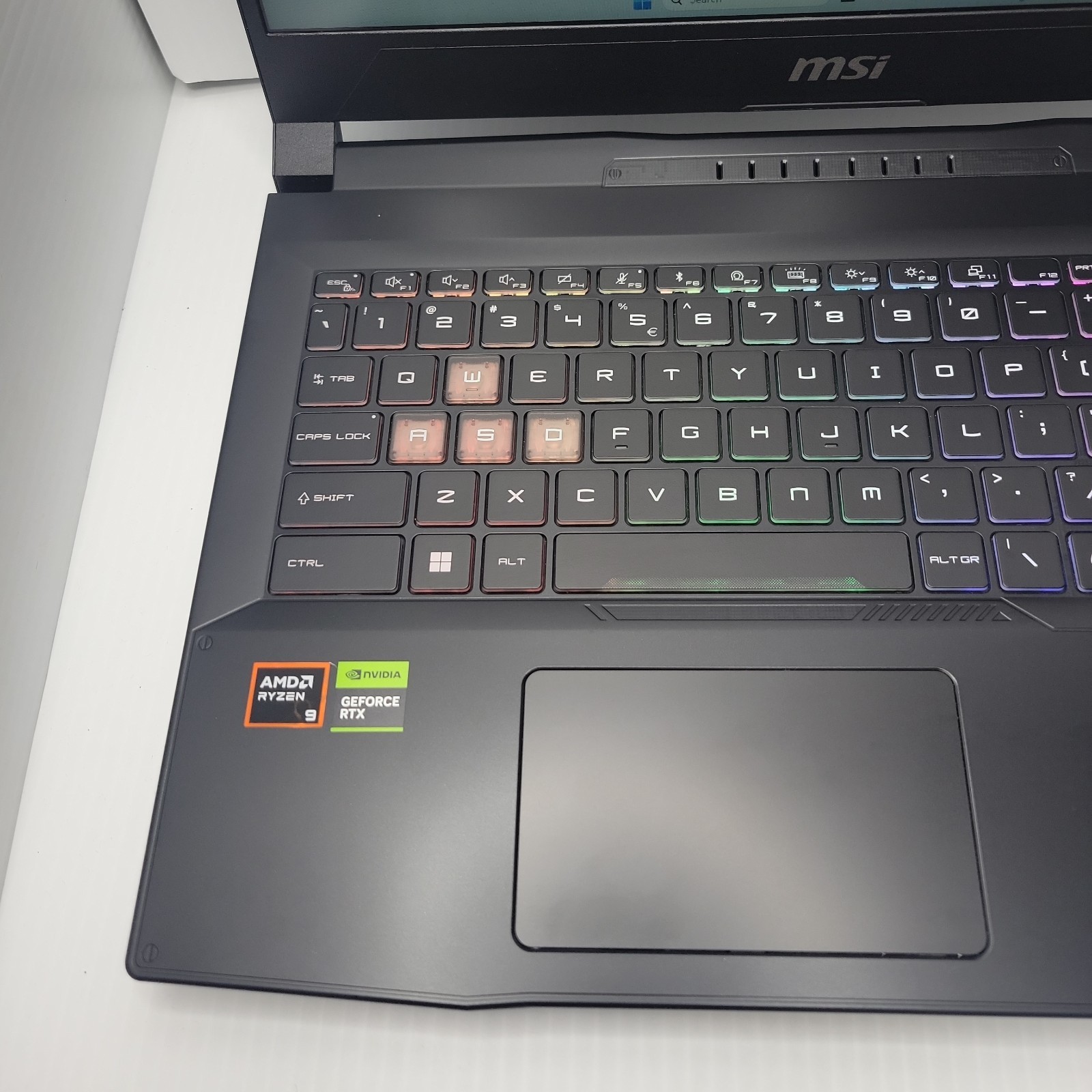 MSI Katana A15 AI B8VF 15.6″ Ryzen 8945HS RTX 4060 16GB Ram 1TB SSD Win 11 Home