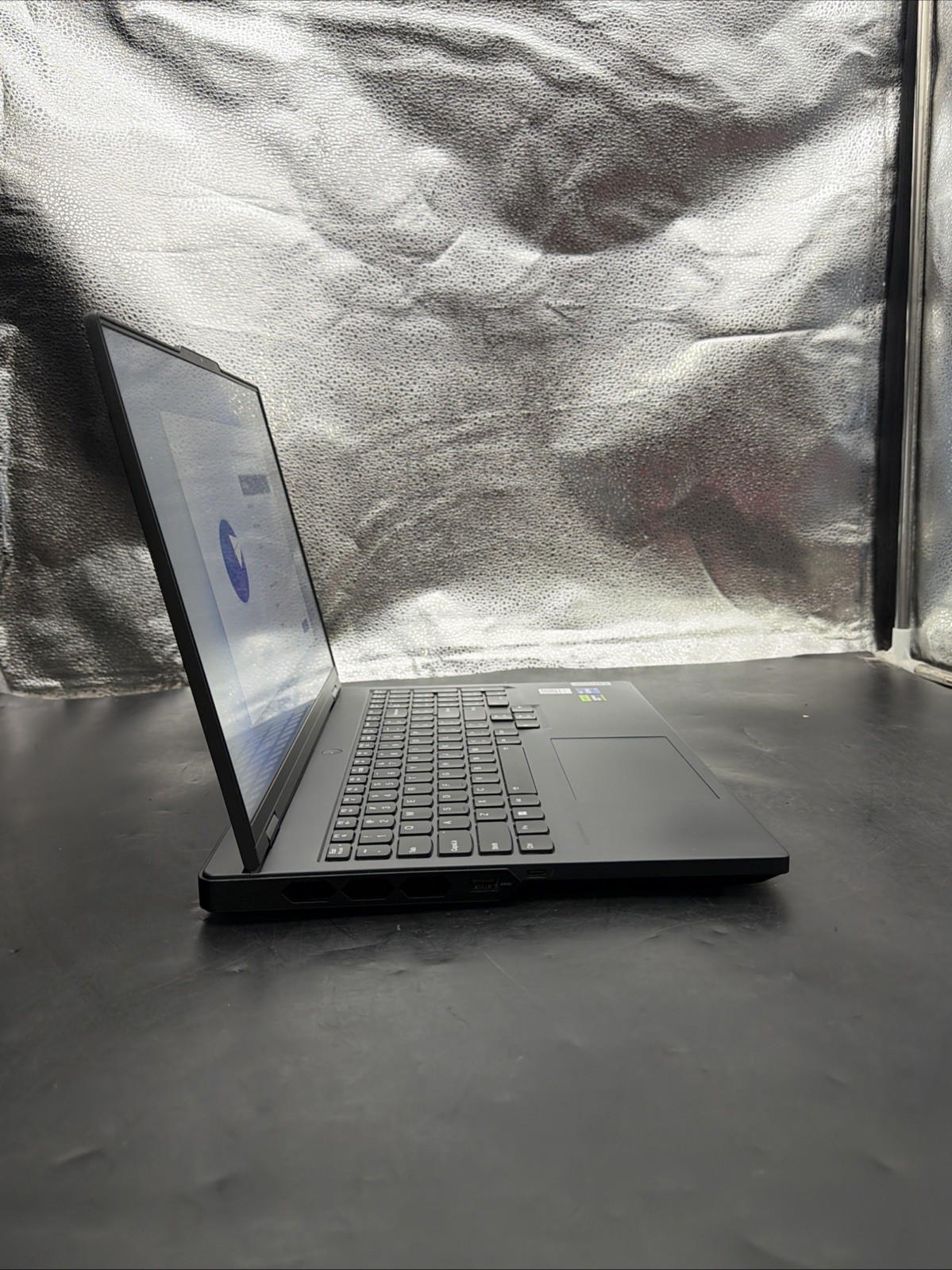 2024 Lenovo Legion Pro 7 16IRX8H 16″ (i9-13th @5.40GHz, 32GB RAM, 2TB SSD, 4090)