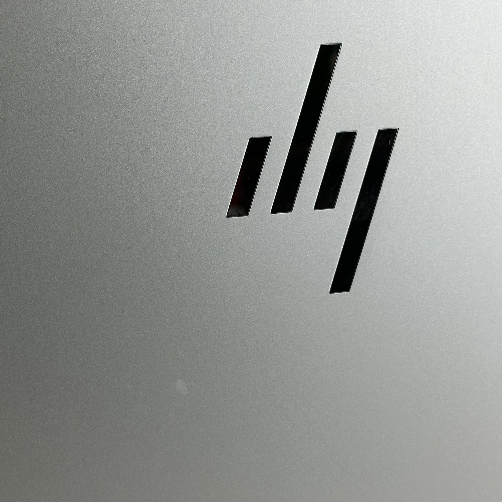 HP Envy 17 Silver FHD i7-10510U 1.80GHz 32GB 1TB SSD MX250 Good