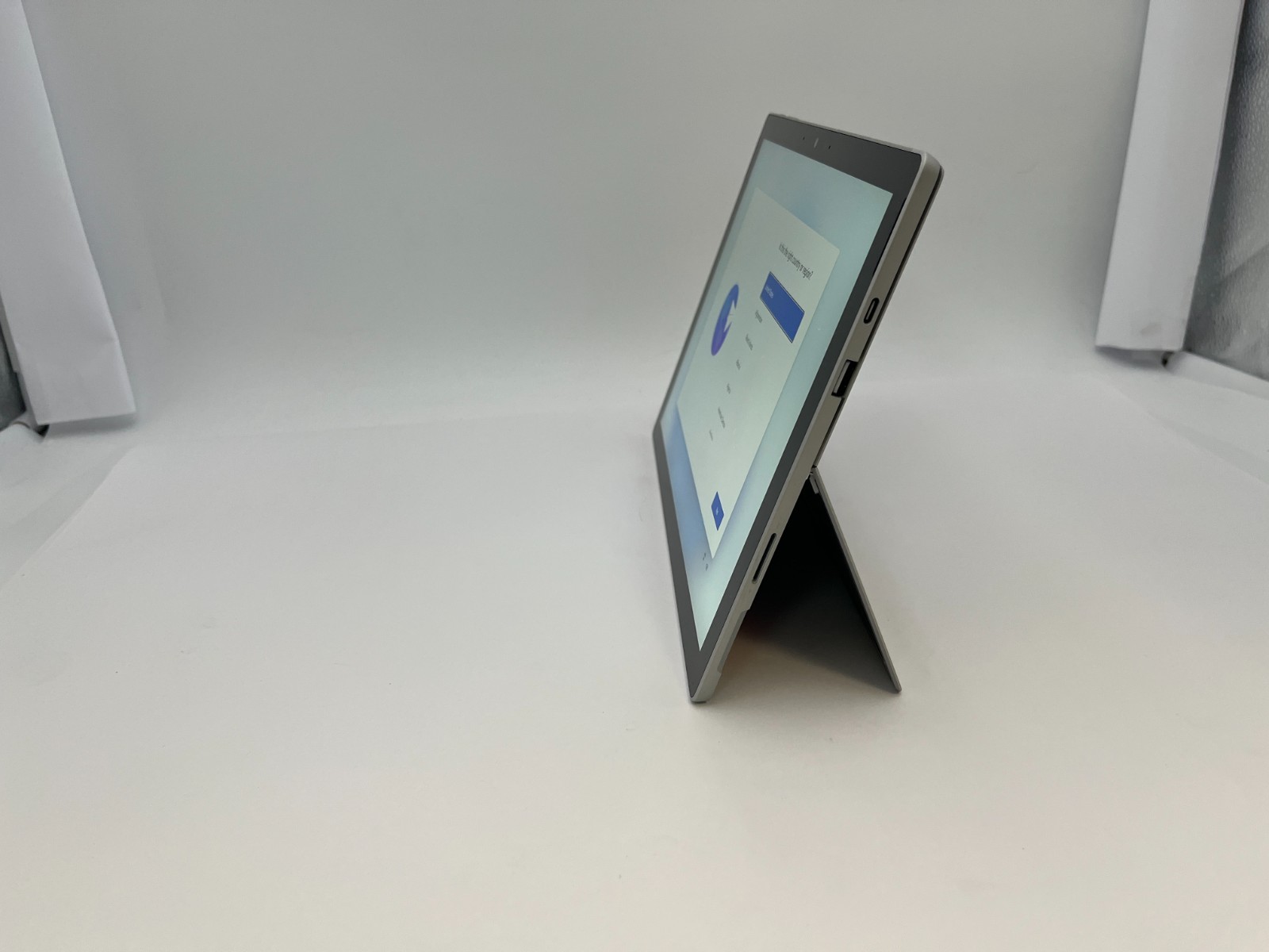 MICROSOFT SURFACE PRO 7 TABLET WITH KEYBOARD i3-1005G1@1.2 GHZ 4GB RAM 128GB NVM