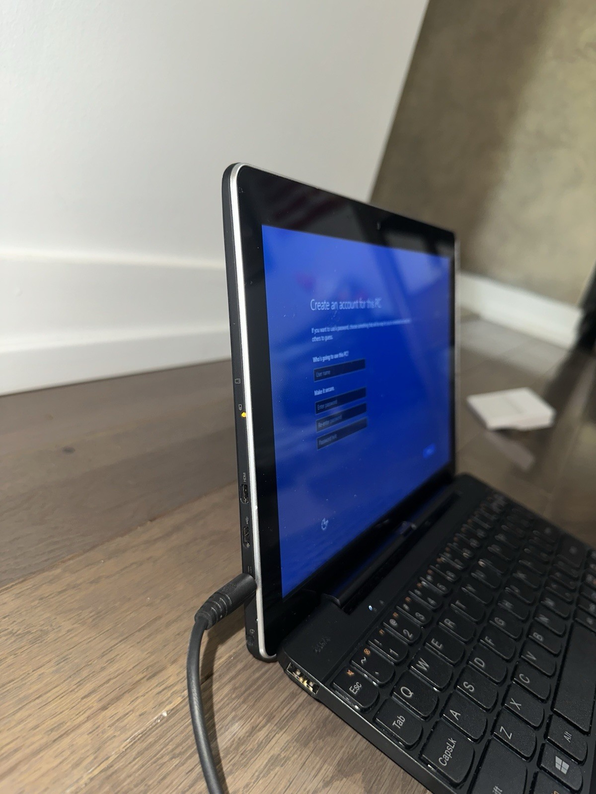 Lenovo IdeaPad MIIX 300-10IBY 2-In-1 Tablet With Keyboard Model 80NR – Excellent