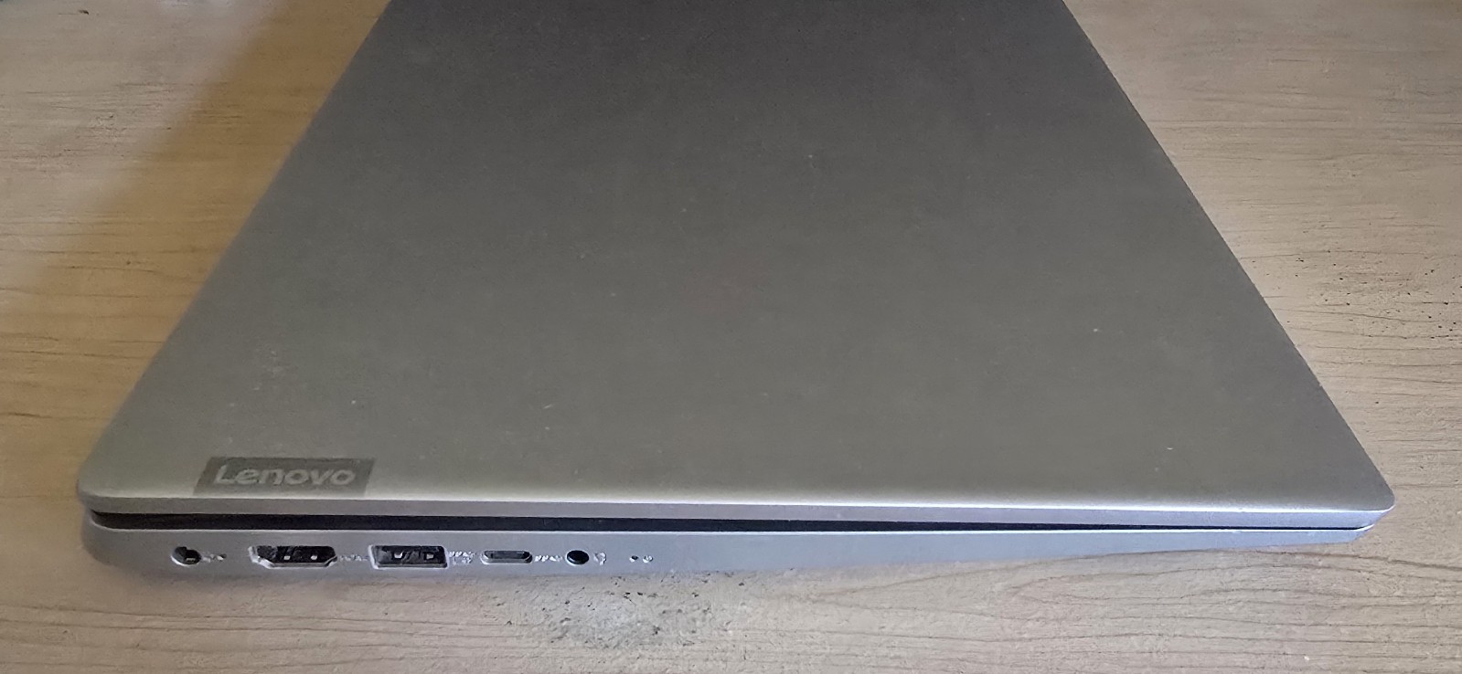 Lenovo Ideapad 15.6″ AMD Ryzen 5 2500U 12GB RAM 500GB SSD **Bad keyboard**