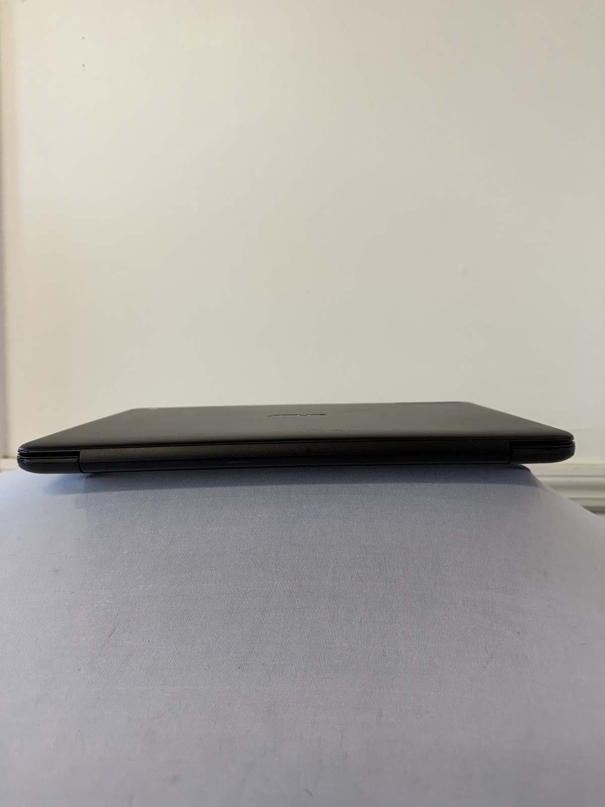 Asus Chromebook C300MA-DH02 Laptop – Good Screen-Intel Celeron N2830-Read Des