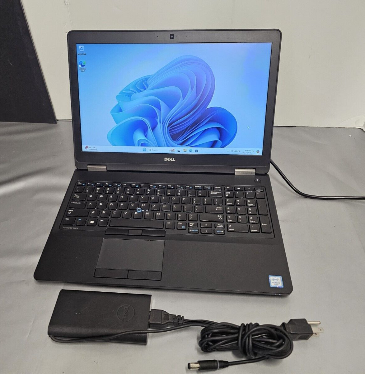 DELL LATITUDE E5570 15.6″ CORE i3-6100U@2.30GHz 8GB RAM 500GB Win 11