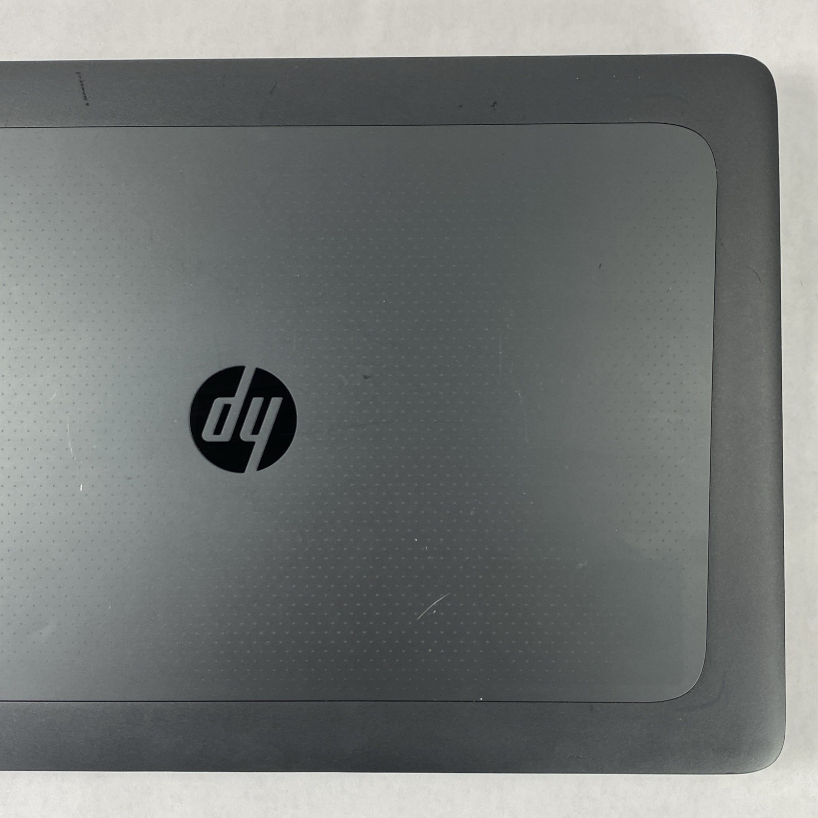 HP ZBook 17 G3 Xeon E3 1535M v5 2.90 GHz 16 GB RAM 17.3″ No Battery No HDD No OS